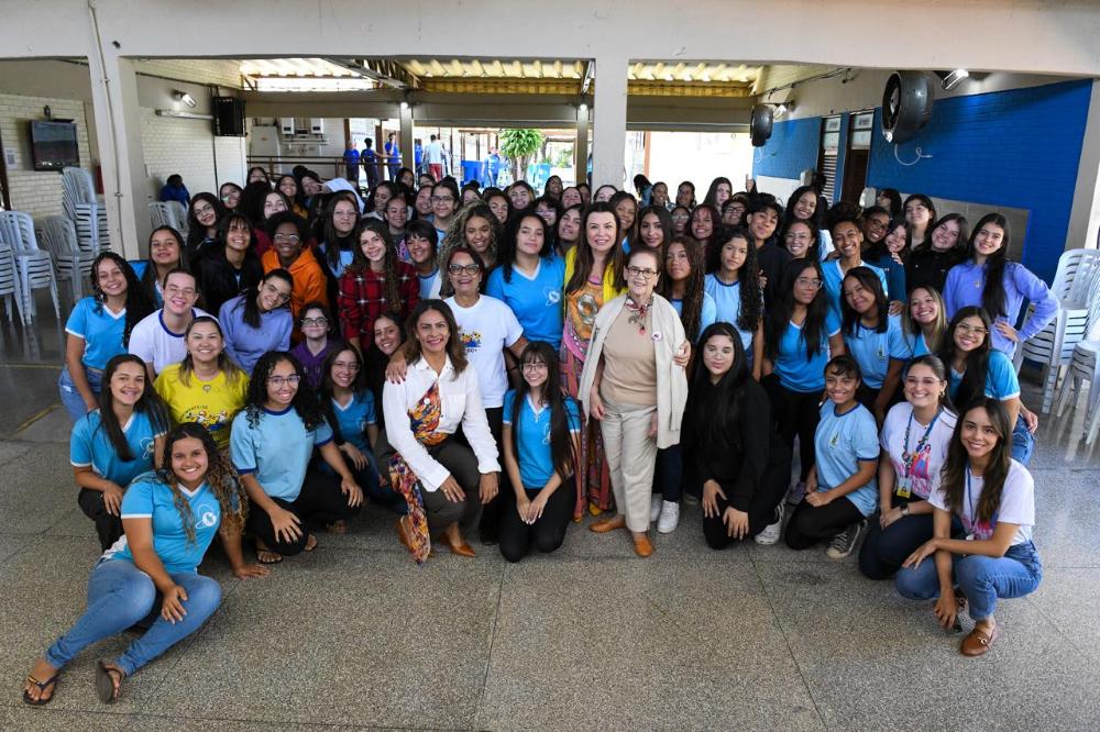 Capa da notícia: Projeto ‘Eu Já Tive a Sua Idade’ estreia em escola do Gama com encontro emocionante entre gerações